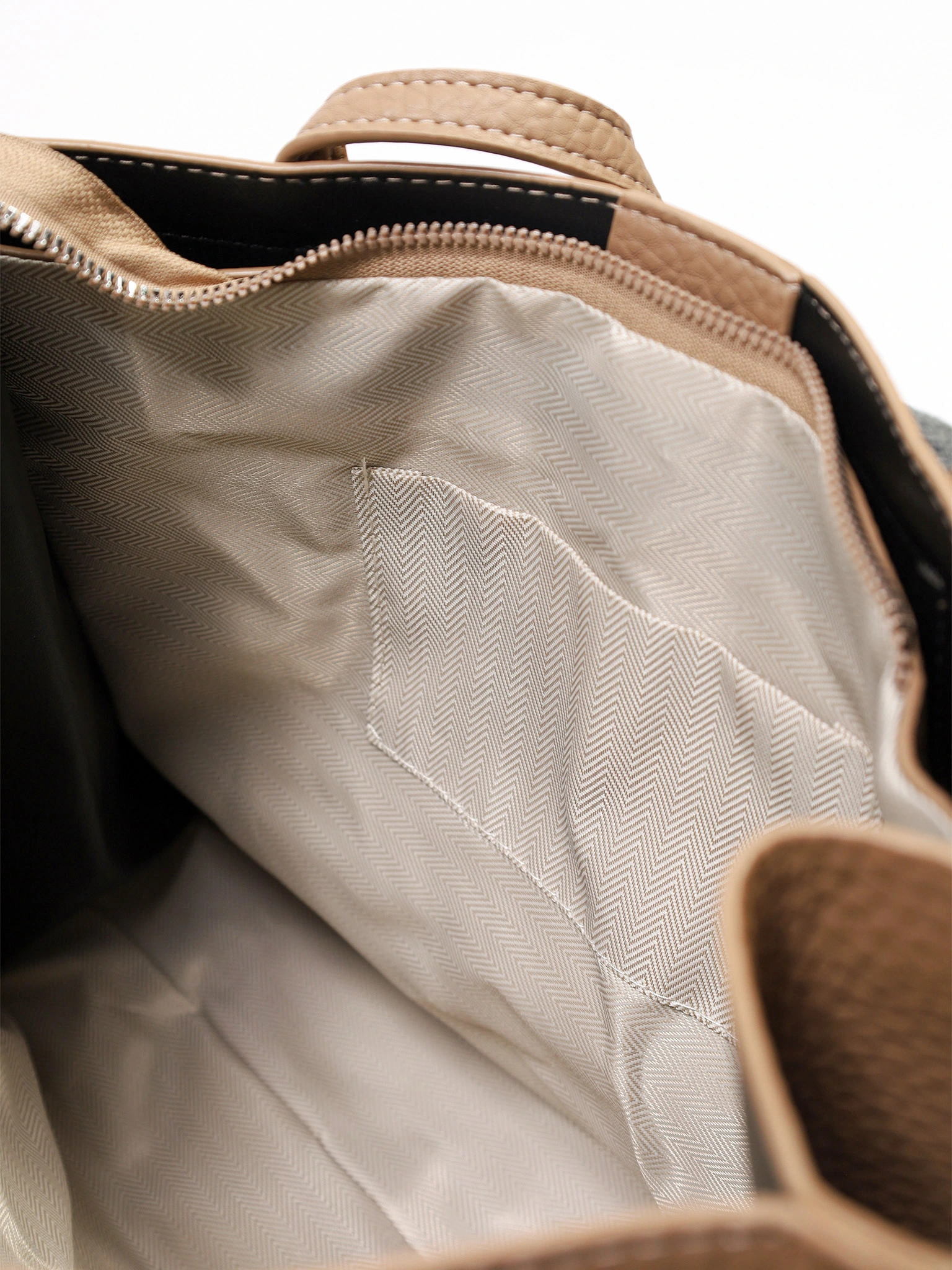 Сумка-тоут с плоскими ручками с декоративным платком в ассортименте